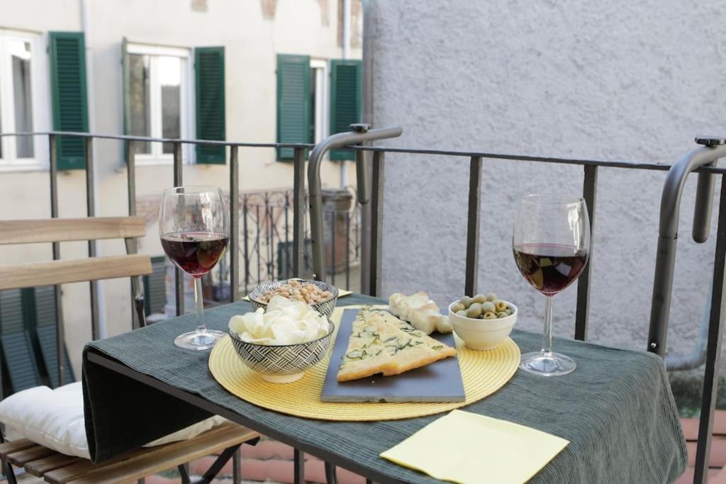 *new Attic*-lucca Citycenter-balcony-netflix Apartment Lucca