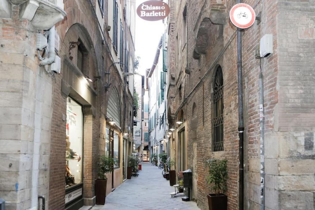*new Attic*-lucca Citycenter-balcony-netflix